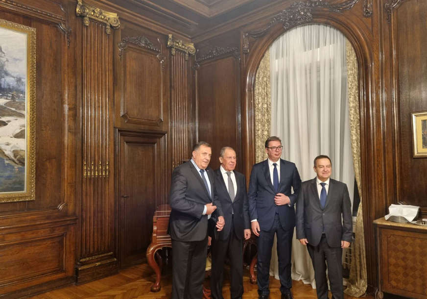 GOSTI KOD VUČIĆA Dodik na radnoj večeri u Beogradu, ovako je pozdravio Lavrova (FOTO)