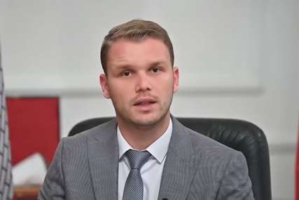 “Zabrinut sam za funkcionisanje Grada” Stanivuković sa saradnicima MORA U IZOLACIJU, za sve krivi Topića (VIDEO)