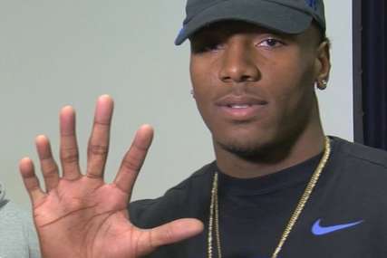Ima šest prstiju: Igrač američkog fudbala dugo krio tajnu (FOTO,VIDEO)