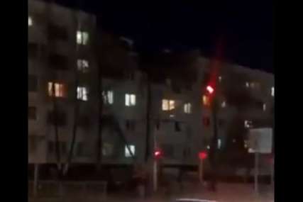 “Moguće da je nekoliko osoba zatrpano ispod ruševina” Eksplozija u stambenoj zgradi u Rusiji (VIDEO)