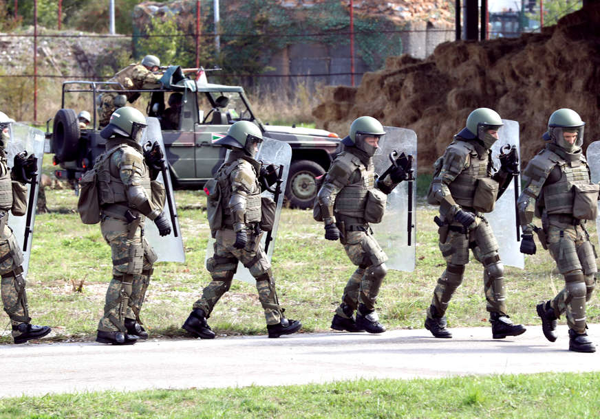Ima li mjesta STRAHU OD RATA: Šmit traži veći broj međunarodnih vojnih snaga u BiH