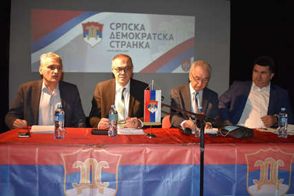 Šarović nakon sjednice Glavnog odbora SDS: Nećemo slijediti SNSD u njihovim inicijativama (FOTO)