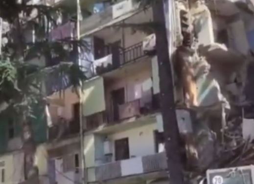 LJUDI ZATRPANI ISPOD RUŠEVINA Srušila se stambena zgrada u Batumiju, ima poginulih (FOTO, VIDEO)