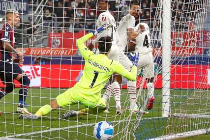 Ibrahimović, asistirao, postigao autogol i gol: Milan pobijedio Mihajlovićevu Bolonju sa dva igrača više (VIDEO)