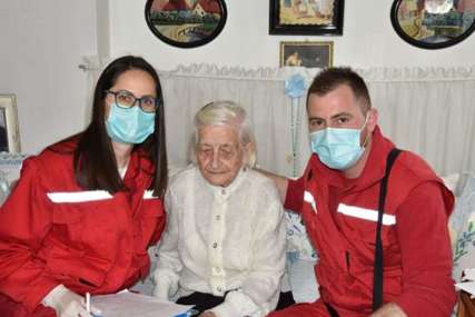"Godine su teret, ali danas sam veoma srećna" Baka Ilona proslavila 107. rođendan i otkrila tajnu dugovječnosti (FOTO)