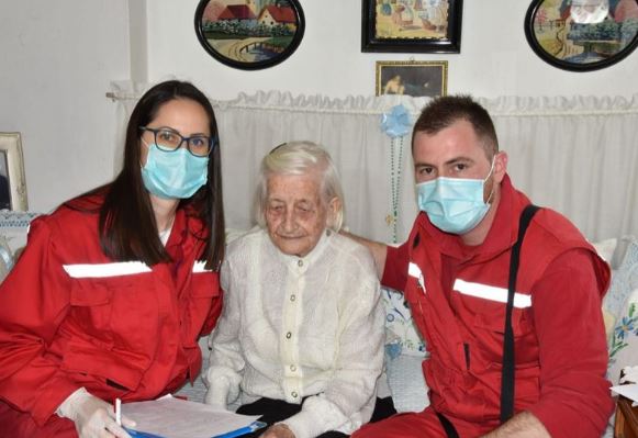 "Godine su teret, ali danas sam veoma srećna" Baka Ilona proslavila 107. rođendan i otkrila tajnu dugovječnosti (FOTO)