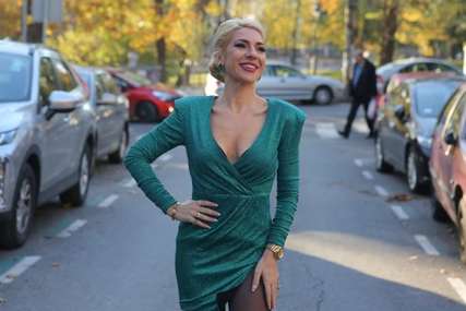 "Poželjela sam da volim svim srcem, to nemam u životu" Jovana Jeremić u mini haljini slavi 31. rođendan (VIDEO)
