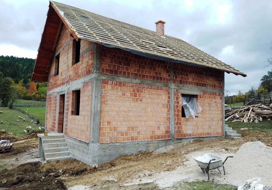 "I djeca vole život na selu" Nova kuća za sedmočlanu porodicu Ćeranić će biti useljiva do zime