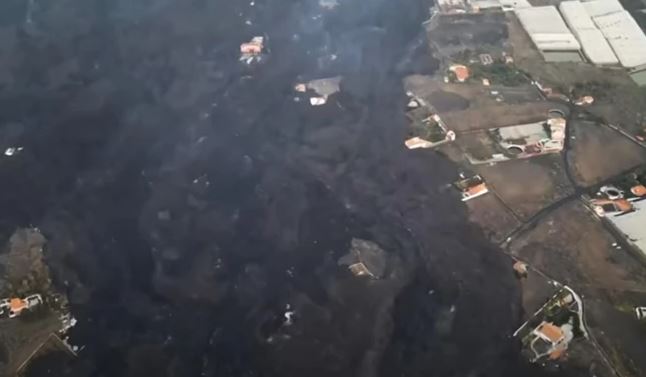 Prelijepo ostrvo nestaje u lavi i pepelu: Snimci dronom pokazuju svu KATASTROFU ERUPCIJE na La Palmi (VIDEO)
