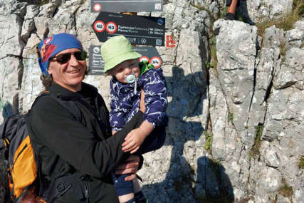 Mali planinar pokupio sve simpatije: Dvogodišnji Matej se popeo na vrh Trebevića