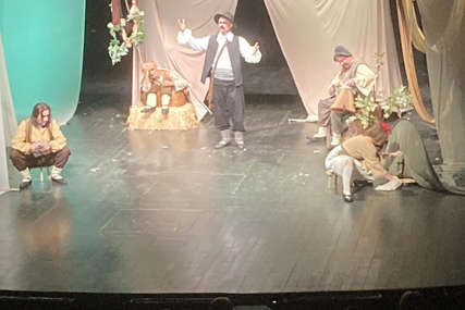 Stigli teatri iz devet zemalja: Premijerom "Jablana" počeo Međunarodni festival pozorišta za djecu (FOTO)
