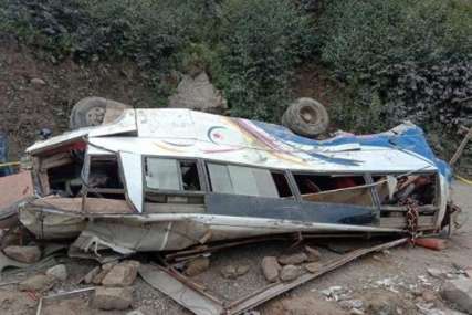 Drama na planinskom putu: Najmanje 28 poginulih u nesreći autobusa u Nepalu (VIDEO)