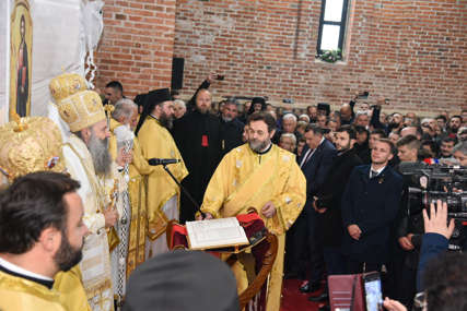 "Važno je čuti univerzalne poruke mira, posebno u ovoj  turbulentnoj situaciji" Stanivuković pristustvao liturgiji u manastiru Miloševac (FOTO)