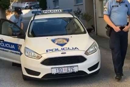 Drama na ulicama Splita: Policajci jurili provalnika, on ih napao čekićem