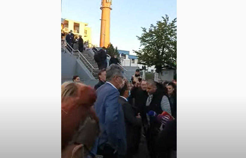 PROTEST MEDICINARA U ZAGREBU Ogorčeni jer ne mogu na radno mjesto bez kovid potvrda (VIDEO)