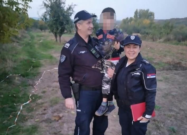 Srećan epilog potrage: Pronađen dječak (5) koji se izgubio dok je pratio psa (FOTO)