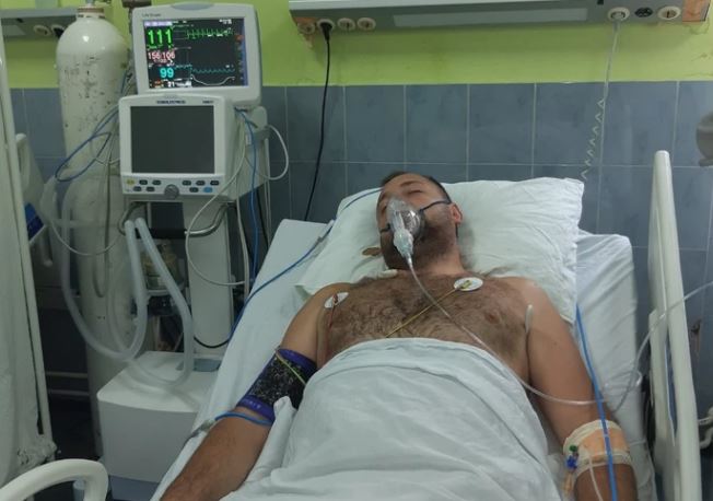 STRAH OD MOGUĆIH KOMPLIKACIJA Mladić koga je upucala ROSU u Zvečanu prebačen u Beograd