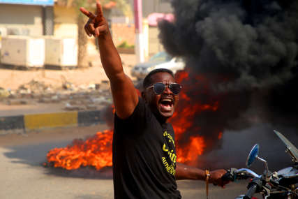 PUČ PA HAOS NA ULICAMA Sukobi između vojske i demonstranata u Sudanu, ima povrijeđenih