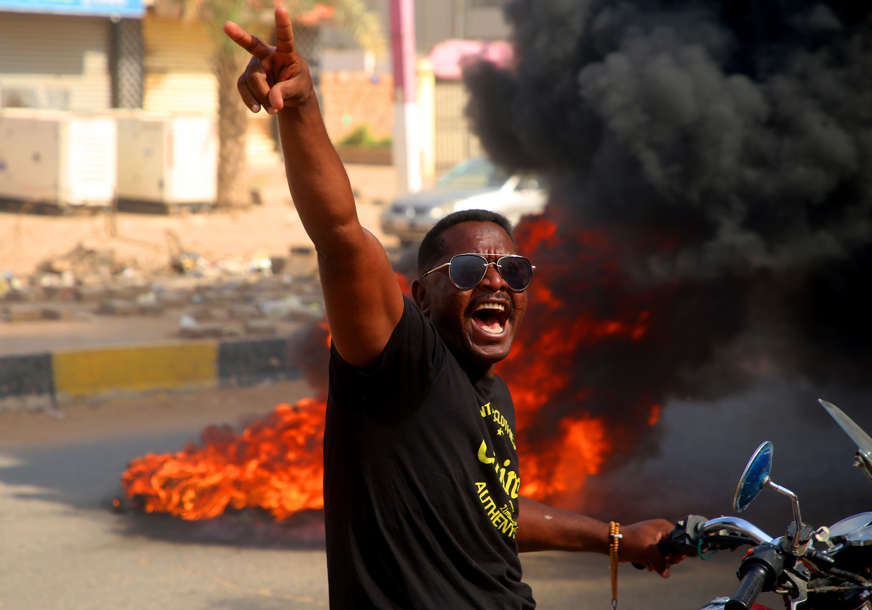 PUČ PA HAOS NA ULICAMA Sukobi između vojske i demonstranata u Sudanu, ima povrijeđenih