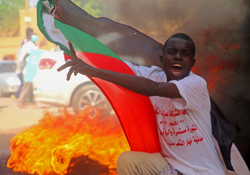 PUČ U SUDANU Premijer u kućnom pritvor, uhapšen njegov savjetnik, prodemokratska grupa zove Sudance da se odupru