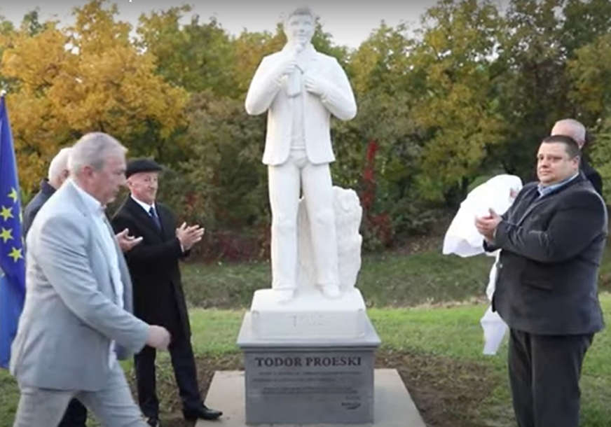 POČAST MAKEDONSKOM SLAVUJU Toše Proeski dobio spomenik u Hrvatskoj blizu mjesta pogibije (VIDEO)