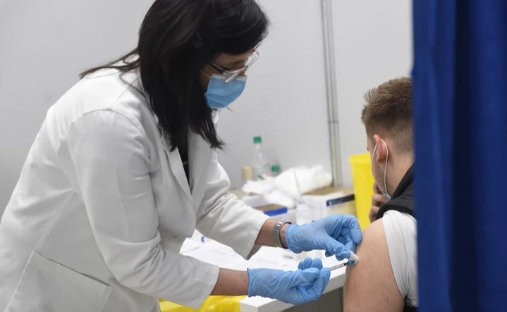 LJEKARKA U NJEMAČKOJ POD ISTRAGOM Vjeruje se da je davala vakcine sa sumnjivom tečnošću, ugroženo 430 pacijenata