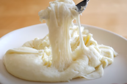 Probajte specijalitet iz francuske kuhinje: Topljeni sir sa pireom