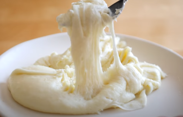 Probajte specijalitet iz francuske kuhinje: Topljeni sir sa pireom