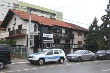 Afera "Korona ugovori":  Vlasnik prodavnice oružja u Banjaluci pušten da se brani sa slobode