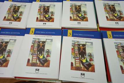 UŠTEDA ZA RODITELJE U 13 opština stigli besplatni udžbenici iz Banjaluke, ostalo je još knjiga