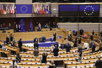Evropski parlament: Poslanici na posao samo uz kovid pasoše