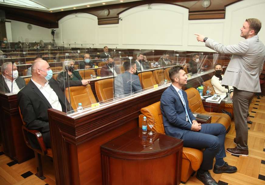 Odbornicima sve PREČE OD BUDŽETA: Diskusije van dnevnog reda postale obilježje parlamenta u Banjaluci (FOTO)