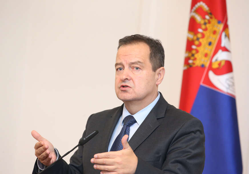 "Tražimo hitno objašnjenje" Dačić o zabrani ulaska ambasadora Božovića u Crnu Goru