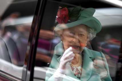 Prošle sedmice provela noć u bolnici: Britanska kraljica dobro raspoložena, imala onlajn angažman