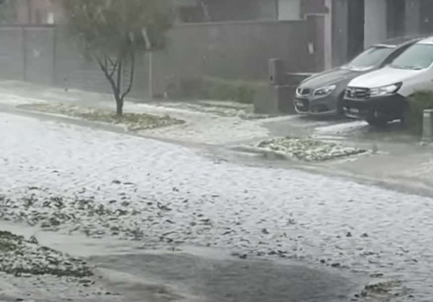 OLUJA U SIDNEJU Led prekrio ulice, prijeti im i tornado (VIDEO)