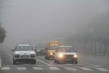 VOZAČI, VOZITE OPREZNO Magla i jutros otežava saobraćaj u kotlinama