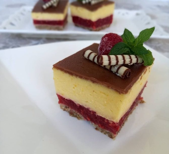 ZA LJUBITELJE SLATKOG Neodoljive malina kocke