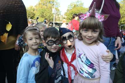 "Dječija zemlja" Mališani u kostimima najdražih junaka na Trgu Krajine (FOTO)