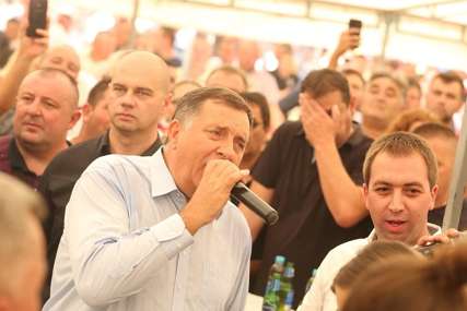 "Ide Mile Lajčakovom prugom" Ko je u politici propjevao, a ko OTPJEVAO SVOJE (VIDEO, FOTO)