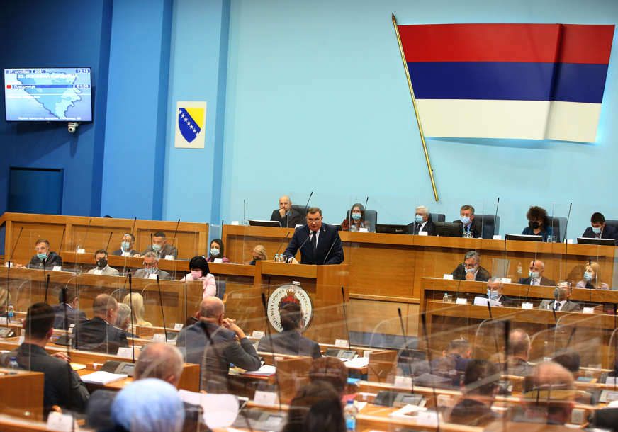 Dodik uporno citira Vučurevića, PDP negoduje: Uzavrela atmosfera na sjednici parlamenta
