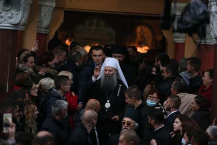 “VELIKI JE OVO DAN“ Patrijarh Porfirije stigao u Banjaluku, vjernici se u velikom broju okupili ispred Hrama Svete Trojice (FOTO)