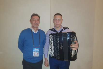 “Trud i rad se isplate” Petar Dinčić iz Srbije NAJBOLJI HARMONIKAŠ SVIJETA u master kategoriji
