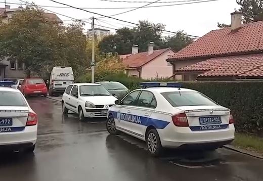 Tuga ispred doma u kom se ubio otac Olge Margitić "Ovo je strašno, bio je divan čovjek i komšija" (VIDEO)