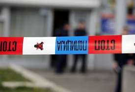 KOMŠIJE OTKRILE DETALJE UŽASA Kćerka ubila majku nožem, mještani je zatekli na ulici svu krvavu