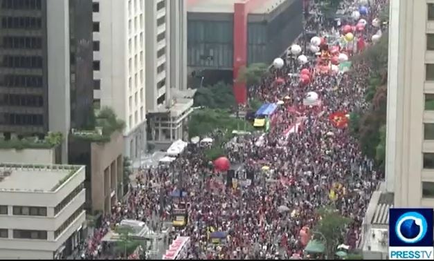 HILJADE LJUDI NA ULICAMA Protesti širom zemlje protiv Bolsonara zbog pandemije (VIDEO)