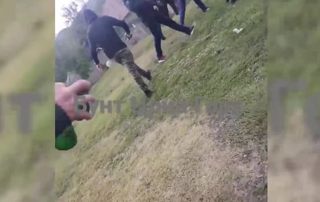 Snimljen trenutak kada je upucan Srbin u Zvečanu: Srećko ranjen s leđa, trenutno na operaciji (VIDEO)