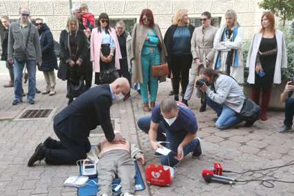 I tvoje ruke mogu spasiti život: Banjaluka dobila defibrilator (FOTO)