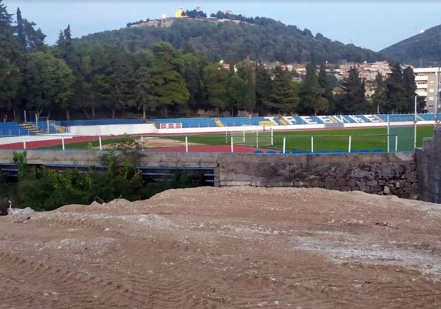 DOBIJAJU REFLEKTORE Počeli pripremni radovi na stadionu FK “Leotar“