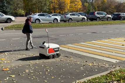 POŠTARI VELIČINE KOFERA Roboti na točkovima počeli da dostavljaju poštu u Moskvi (VIDEO)