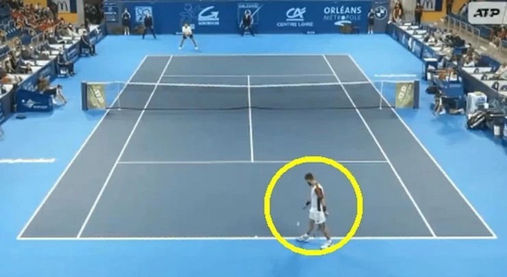 NESLAVAN SERVIS Potez francuskog tenisera nasmijao svijet (VIDEO)
